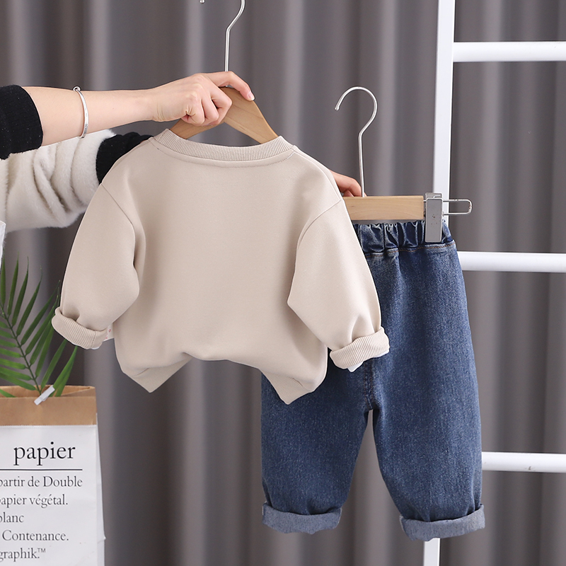 تيشرت أطفال وبنطلون جنز - الصورة 4